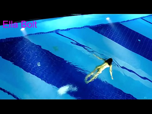 ❤️ Saya tidak boleh berhenti menonton, berambut perang muda ditangkap berenang bogel di kolam peranginan ELLA BOLT Lucah Rusia pada kami